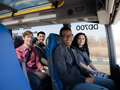 Clientes que viajan en asientos reservados en megabus